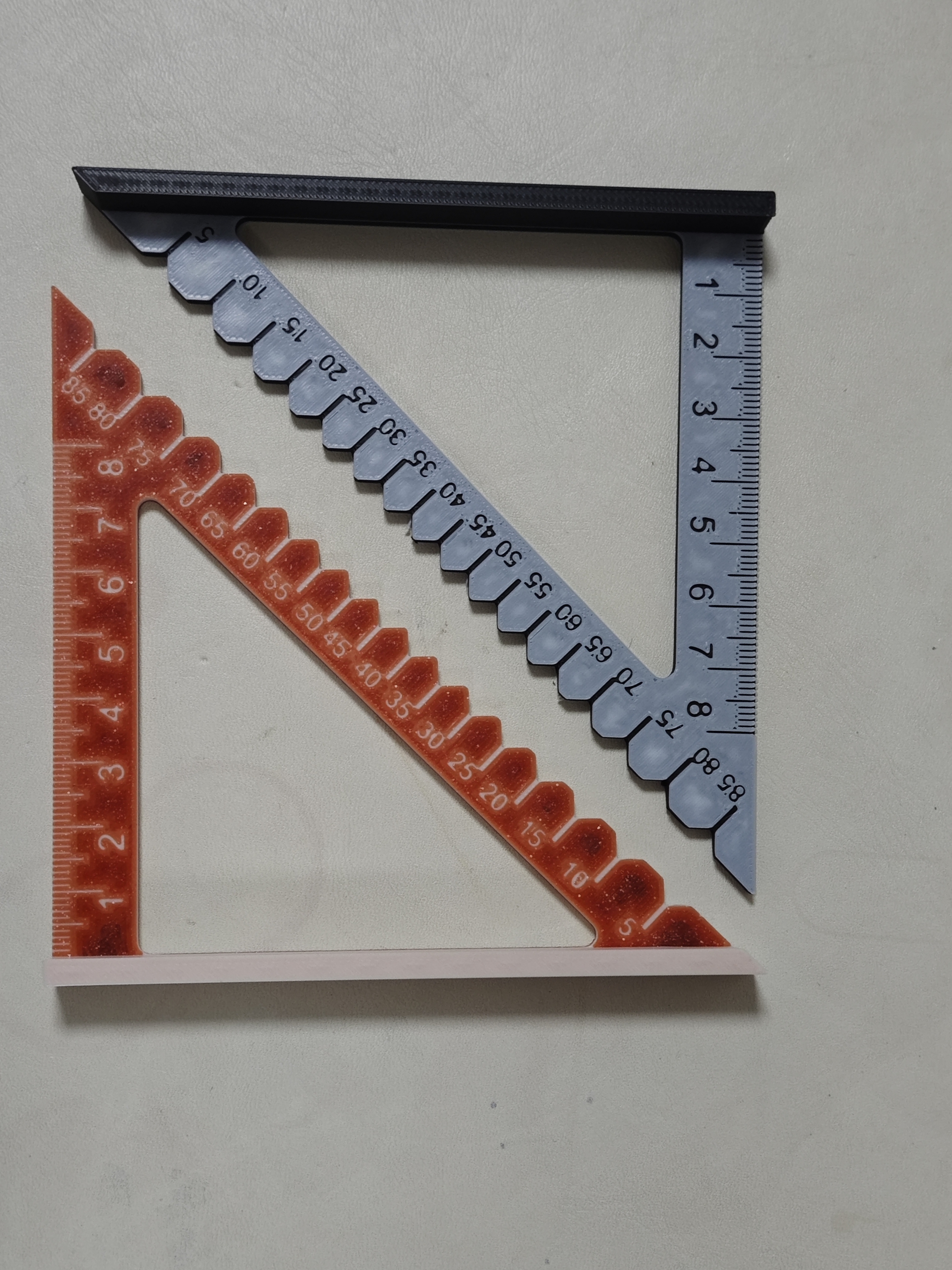 Miniatura 2 do modelo 3D 木工靠边三角角度尺