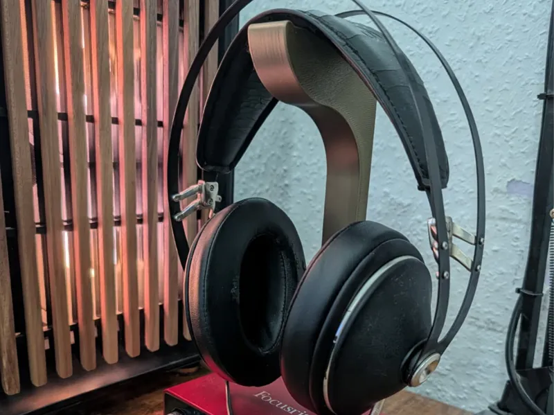 Simple Headphone Stand for Focusrite Solo 3rd gen