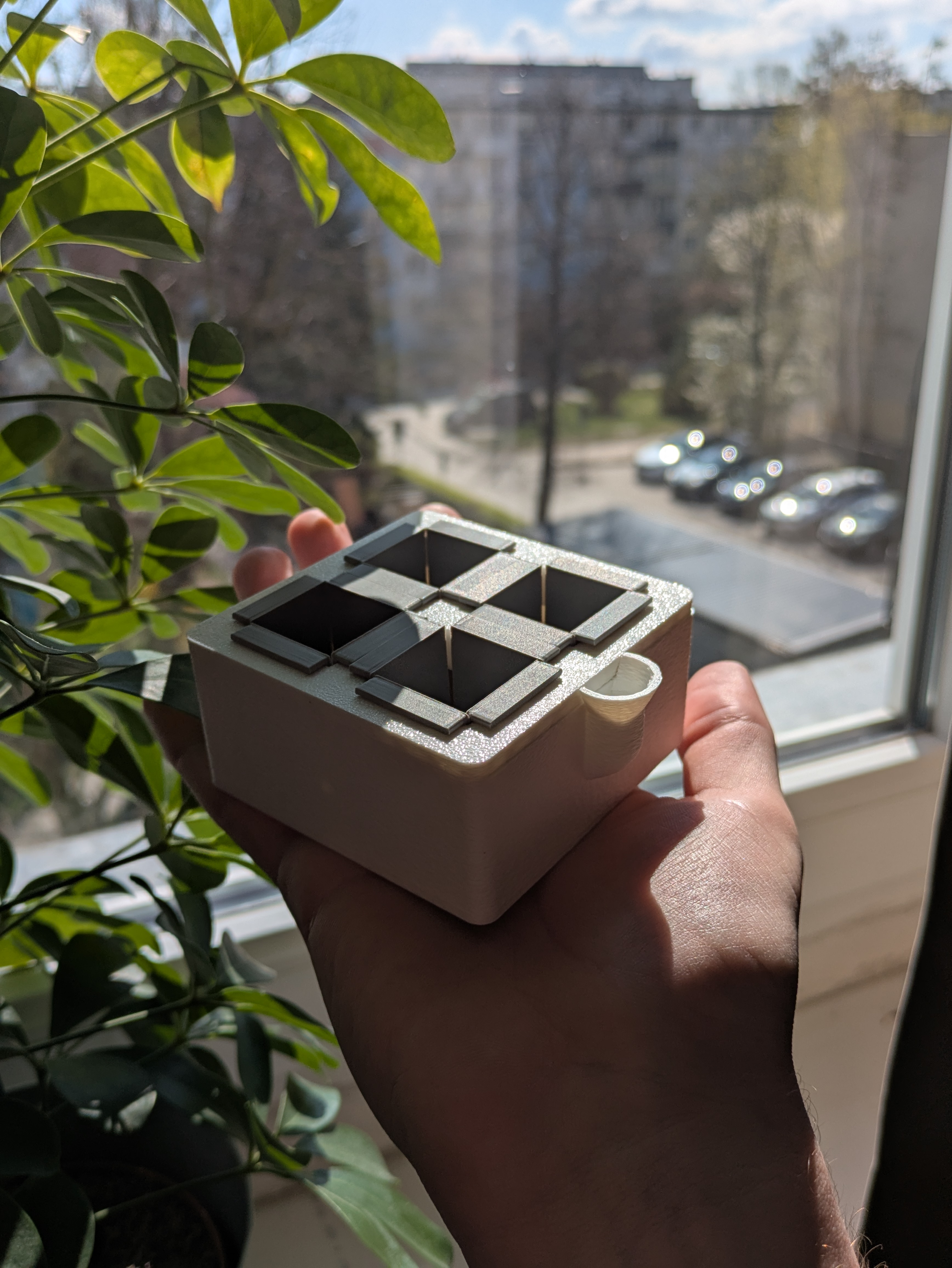 Miniatura 4 do modelo 3D automatic self watering seed starter 