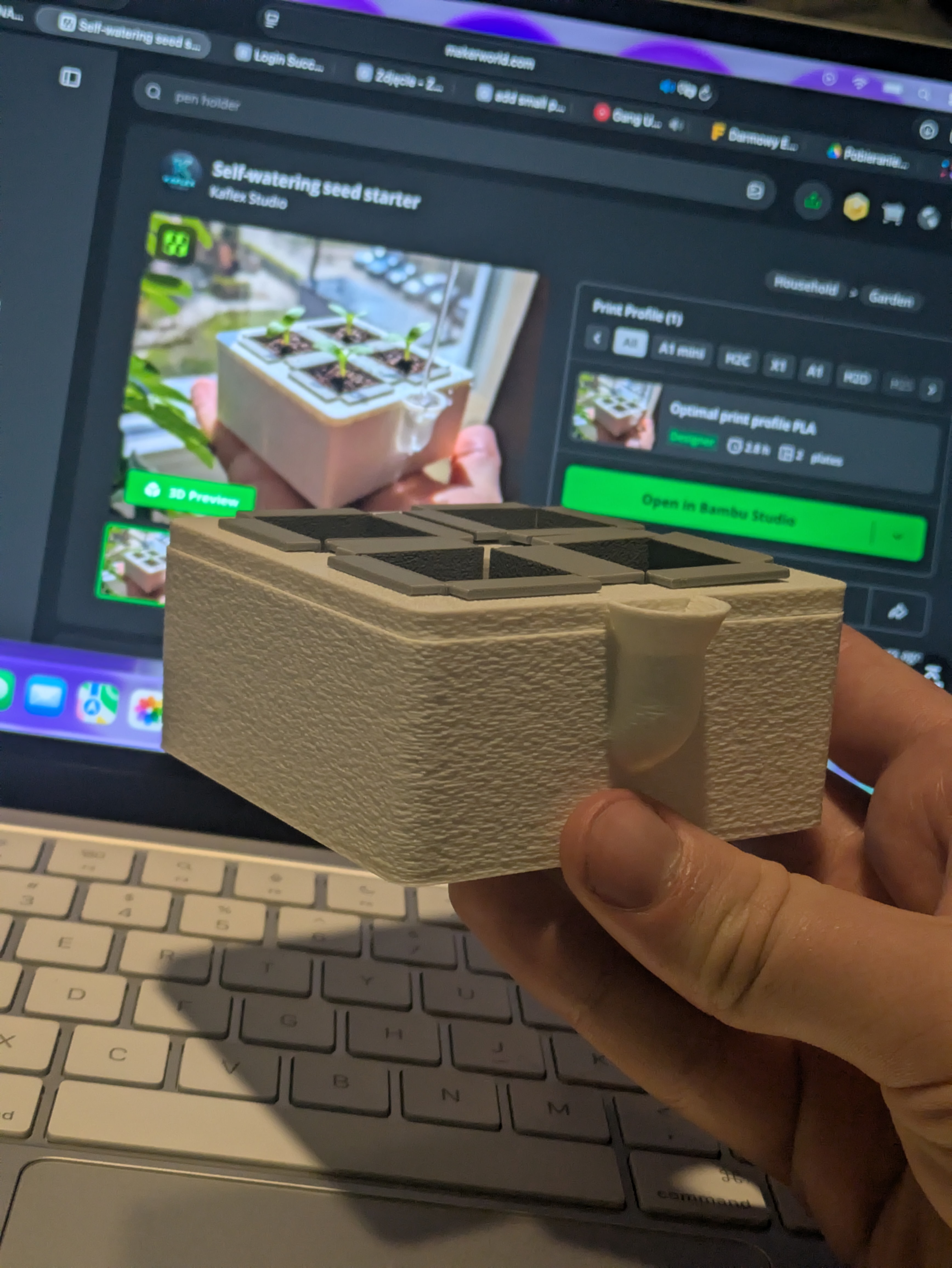 Miniatura 3 do modelo 3D automatic self watering seed starter 