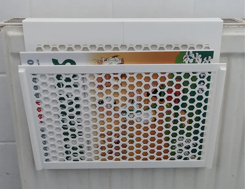 Zeitschriftenhalter / Magazine Holder