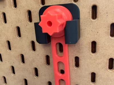 Winch key with holder for Ikea Skadis