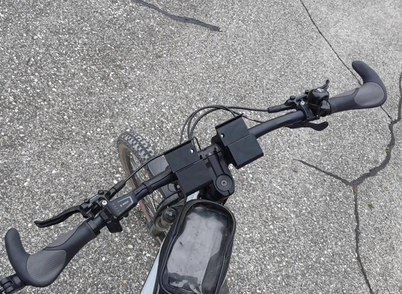 Smartphone Flipcase holder for bike