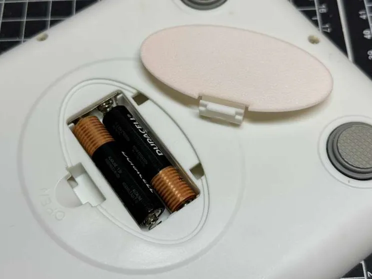 Battery cover for kitchen scales