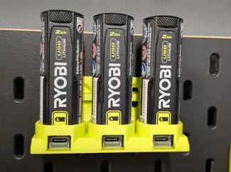 Skadis Ryobi USB battery Mount.step