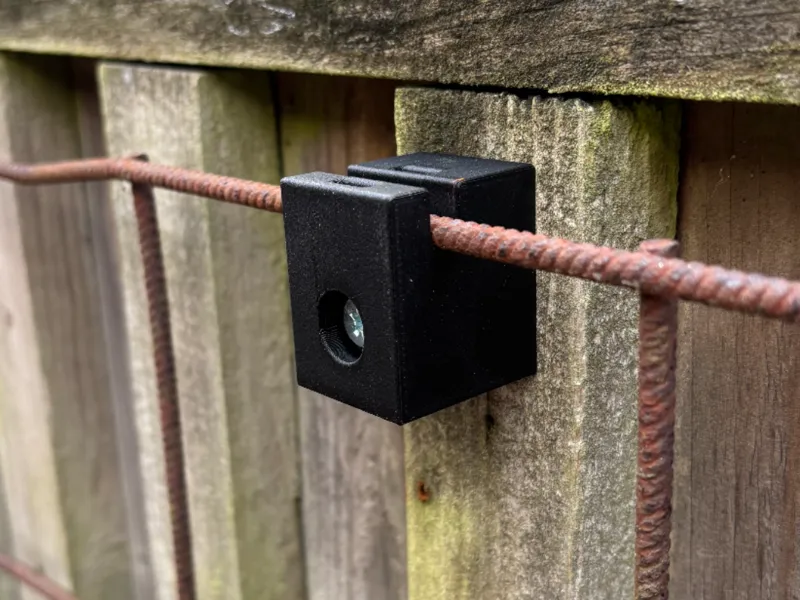 Universal 5mm Wire Mesh Wall Mount
