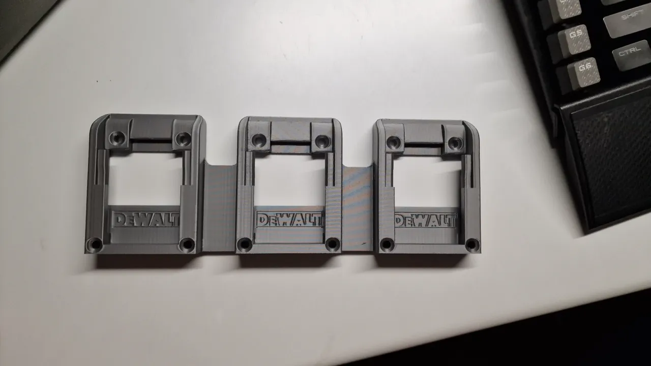 Dewalt triple battery holder view 2