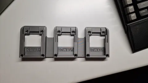 Dewalt triple battery holder view 2