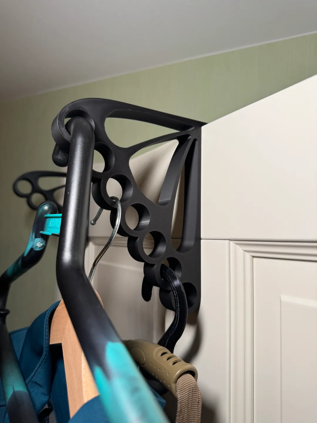 Door hook for 7 clothes hangers view 3
