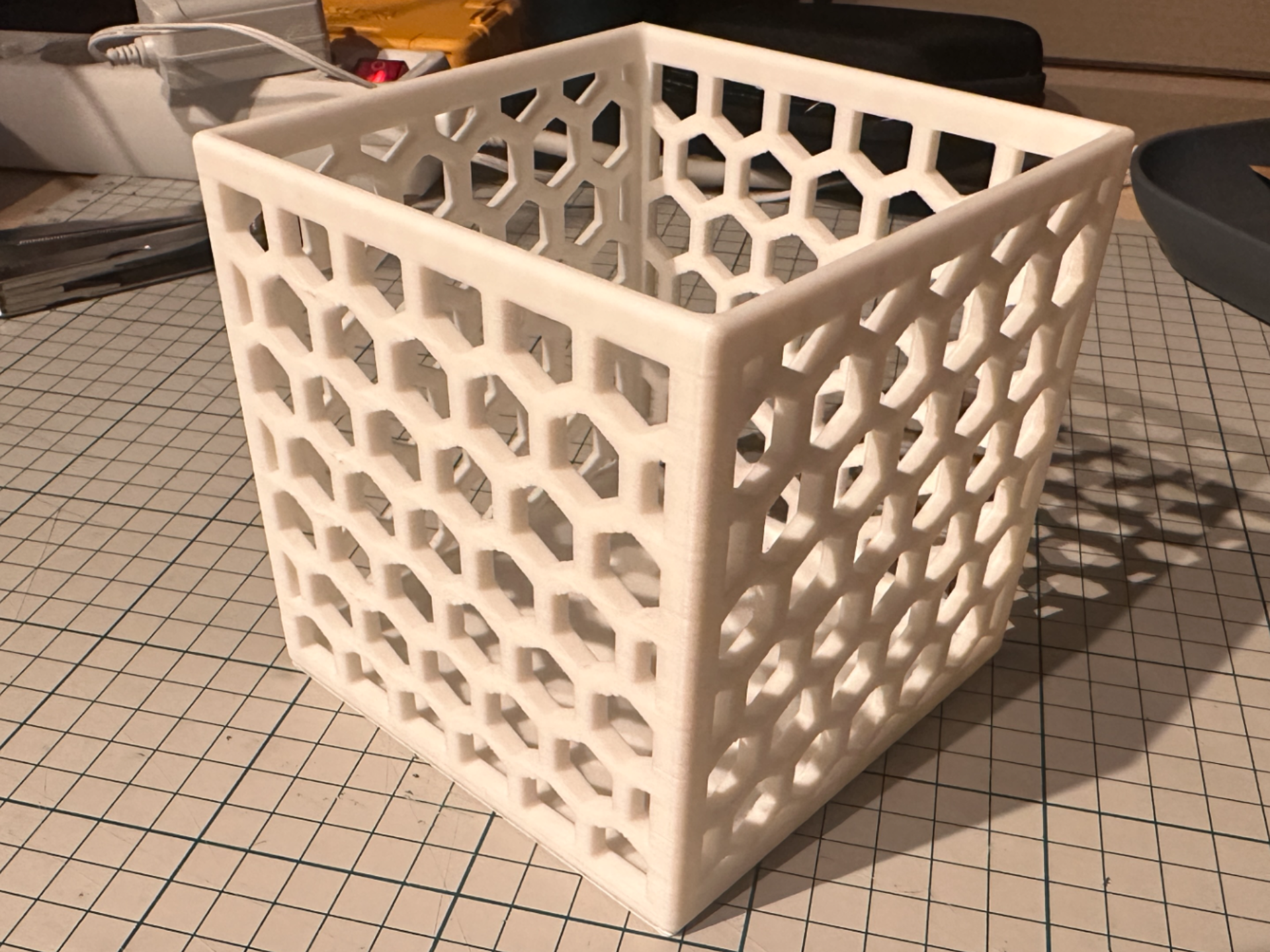Box with Honeycomb (Hex) pattern - PARAMETRIC!