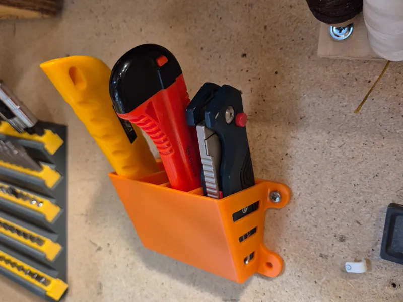 Utility knife wall storage
