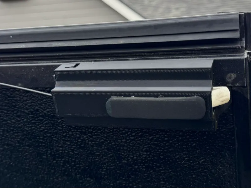 RealTruck UnderCover Tonneau - Cover for Latch 