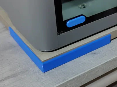 Vibration-damping edge protectors