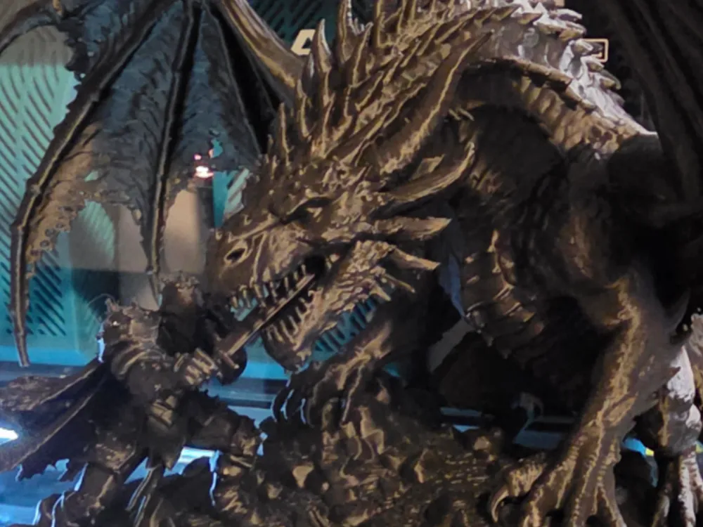 Adorno temático: Dragon Knight. Referencia del modelo original.