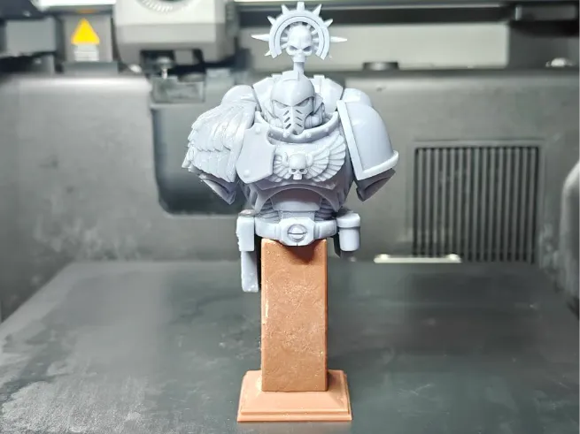 Primaris Space Marine Bust with statue