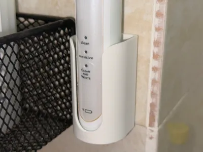 Electric toothbrush wall-mounted holder