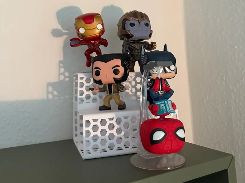 display shelf for miniature figures 