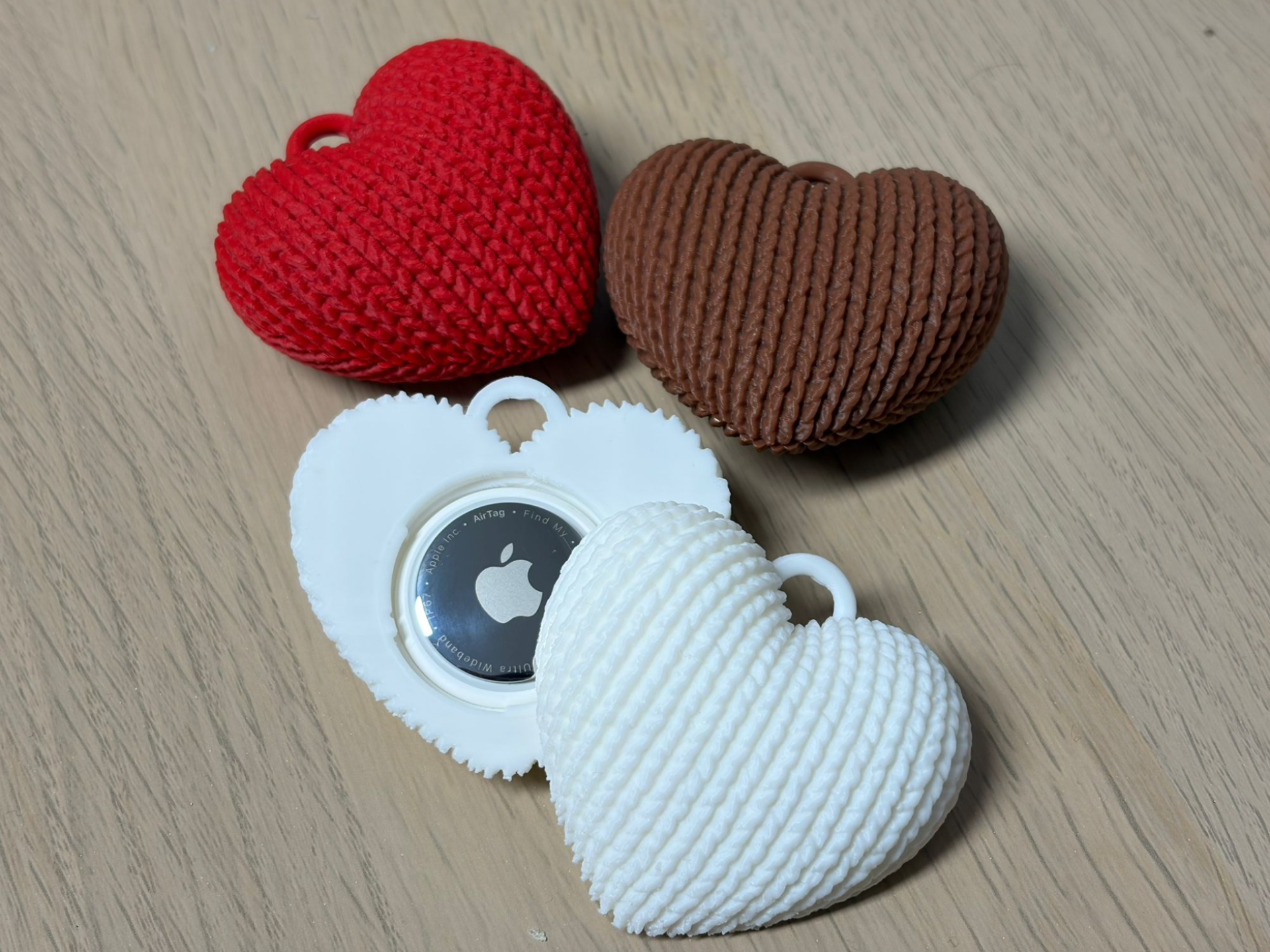 Heart AirTag Keychain (Twist-Lock)