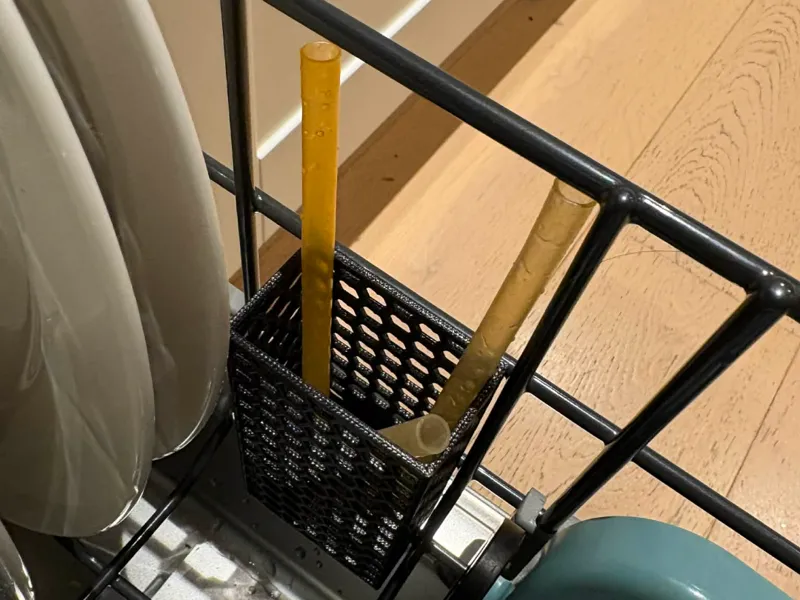 Strawholder for dishwasher
