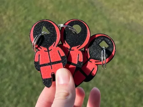 Squid game - Keychain     (SELL ANYWHERE)