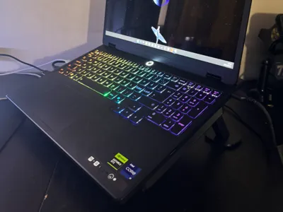 Laptop stand with 140mm fan
