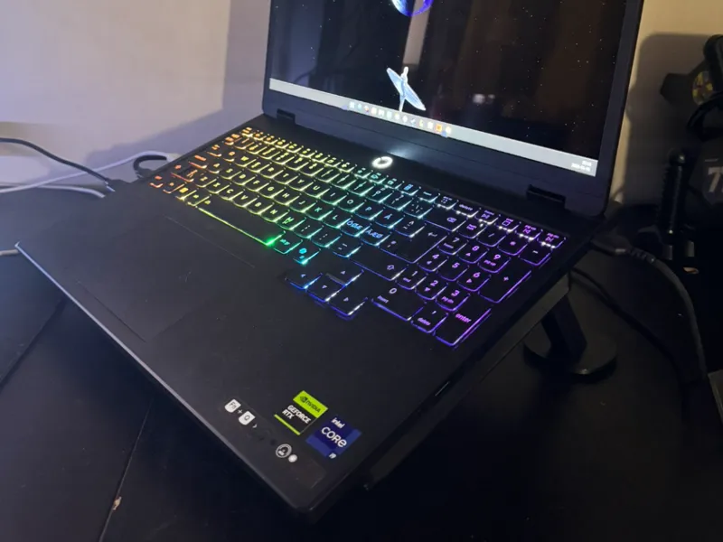 Laptop stand with 140mm fan
