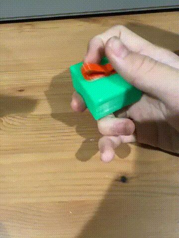 Clicky Christmas Present Spinny Fidget