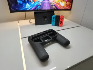 JoyCon-Controller-Holder - Insert your JoyCon