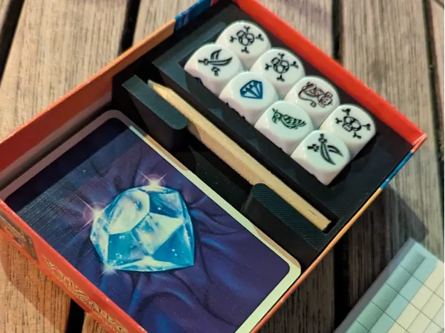 AMIGO Piraten Kapern game case inlet