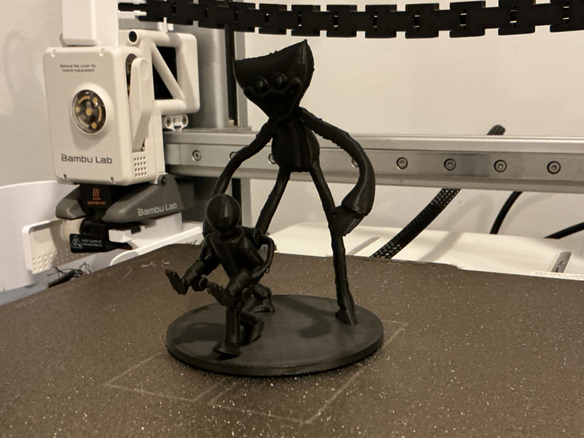 Huggy Wuggy + Player Statue