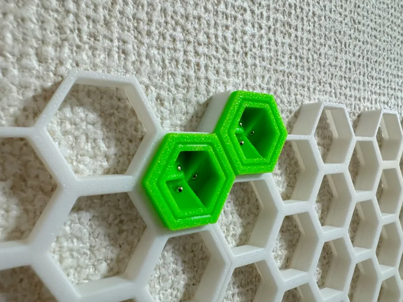 Honeycomb storage wall - Straight Pins wall mount 