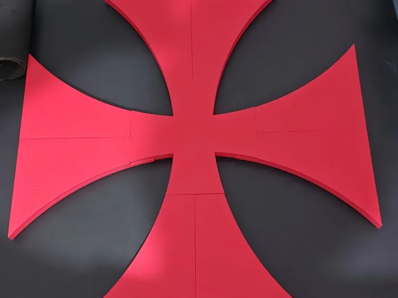 Cruz de Malta com suporte para Led
