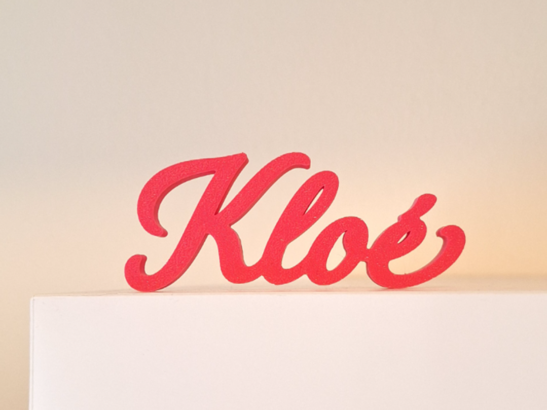Kloé, scritta da appoggio con nome