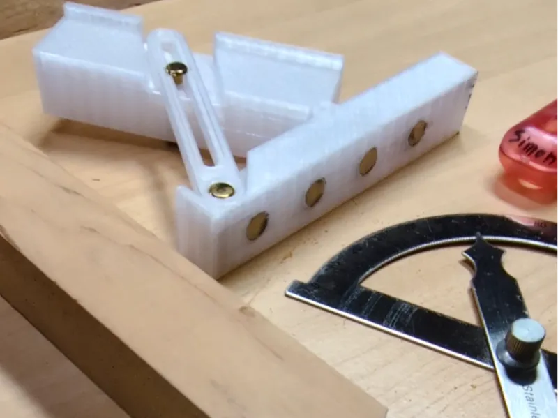 Handsaw Alignment Jig