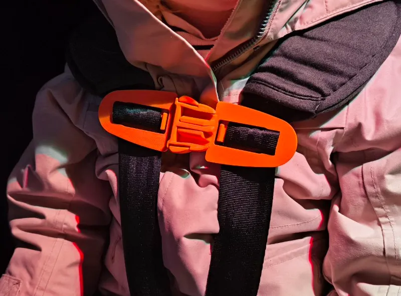 Strong snap buckle for child seat belts - safety