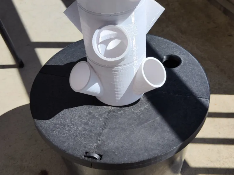 Hydrotower lid for bucket