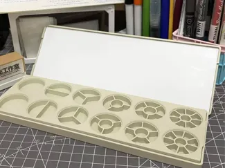 Magnetic watercolor paint box