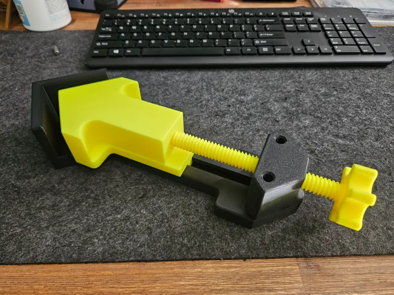 Corner clamp