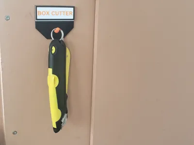Box cutter hook