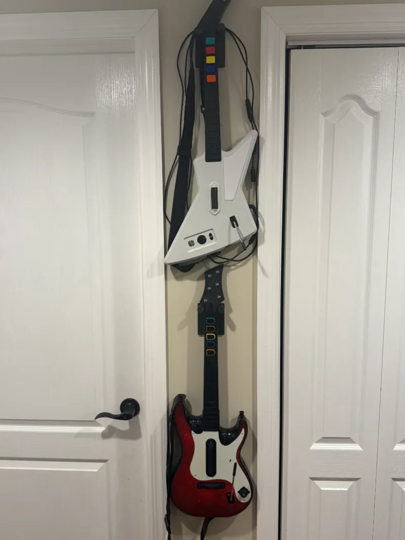 Guitar hero wall hanger