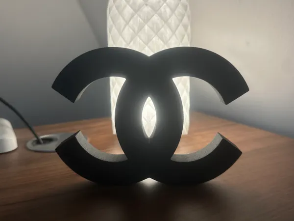 Support logo façon Chanel