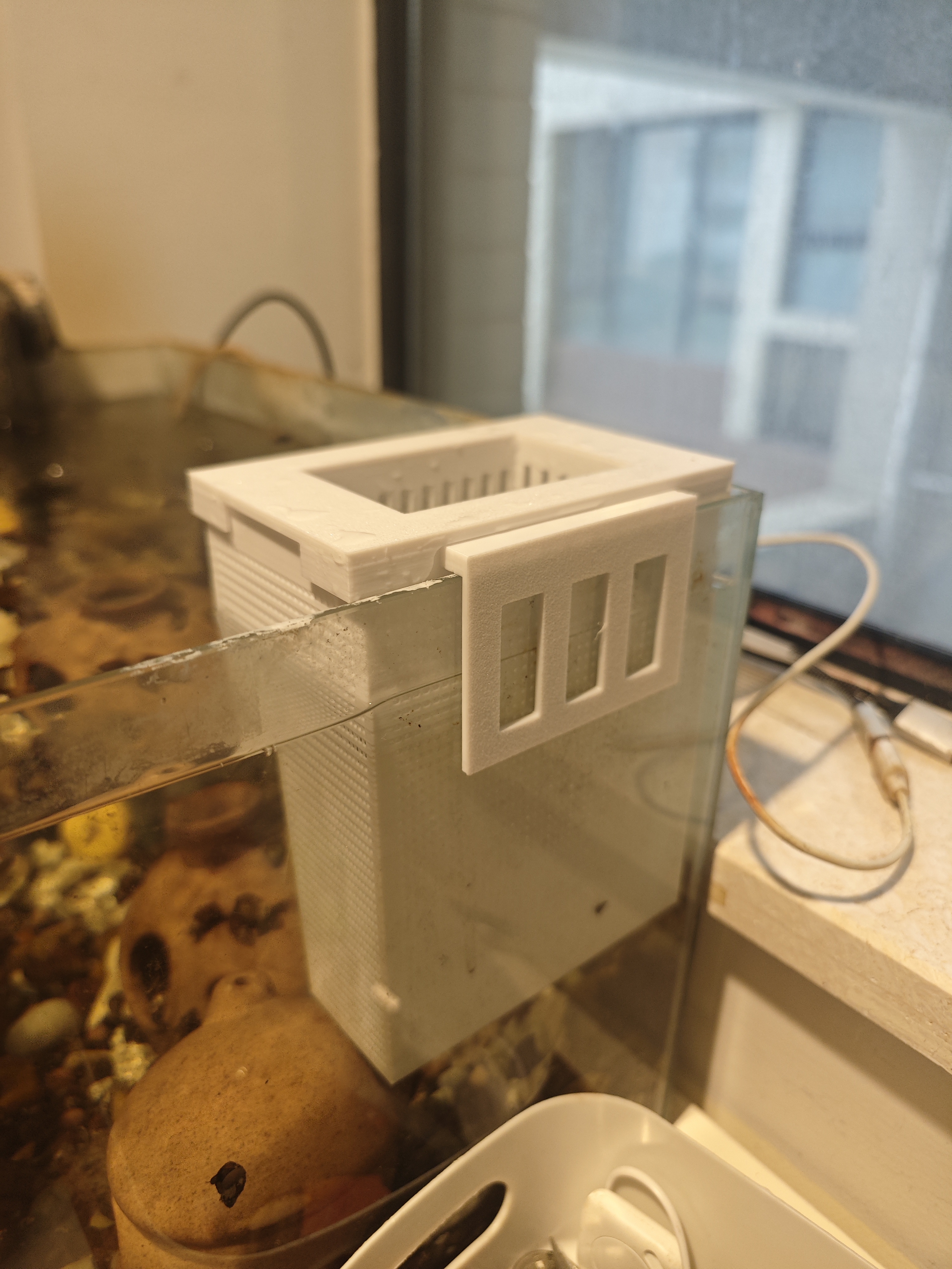 Miniatura 2 do modelo 3D 可分离式小鱼繁殖隔离盒孵化箱V2版本【孔雀鱼产鱼盒产房孵化箱小鱼隔离器孔雀鱼繁殖】