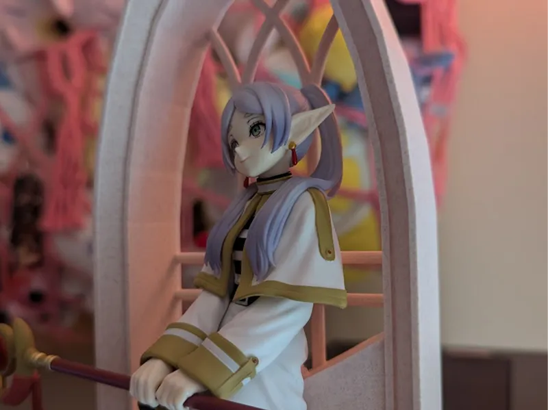 Frieren Glasscape Figure Gothic Arch Seat