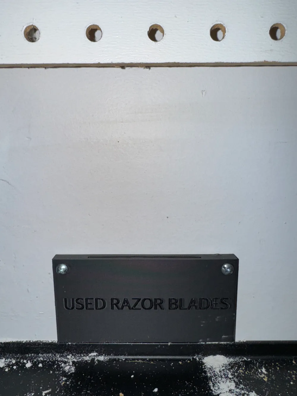 Used Digusting Razor Used Razor Blades Disposal by anielores - MakerWorld