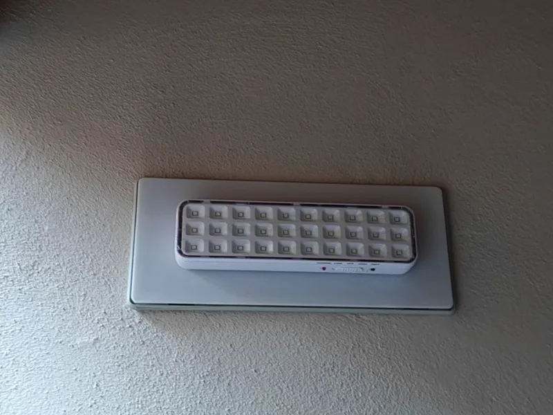 LED emergency lamp from Beghelli - conversion