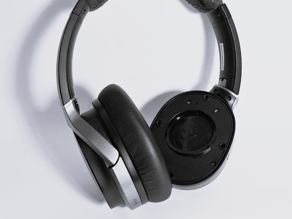 Suporte com travas (almofada fone Edifier W830BT)