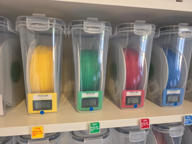 Filament Swatches mit Haltern und Boxen-Inlay