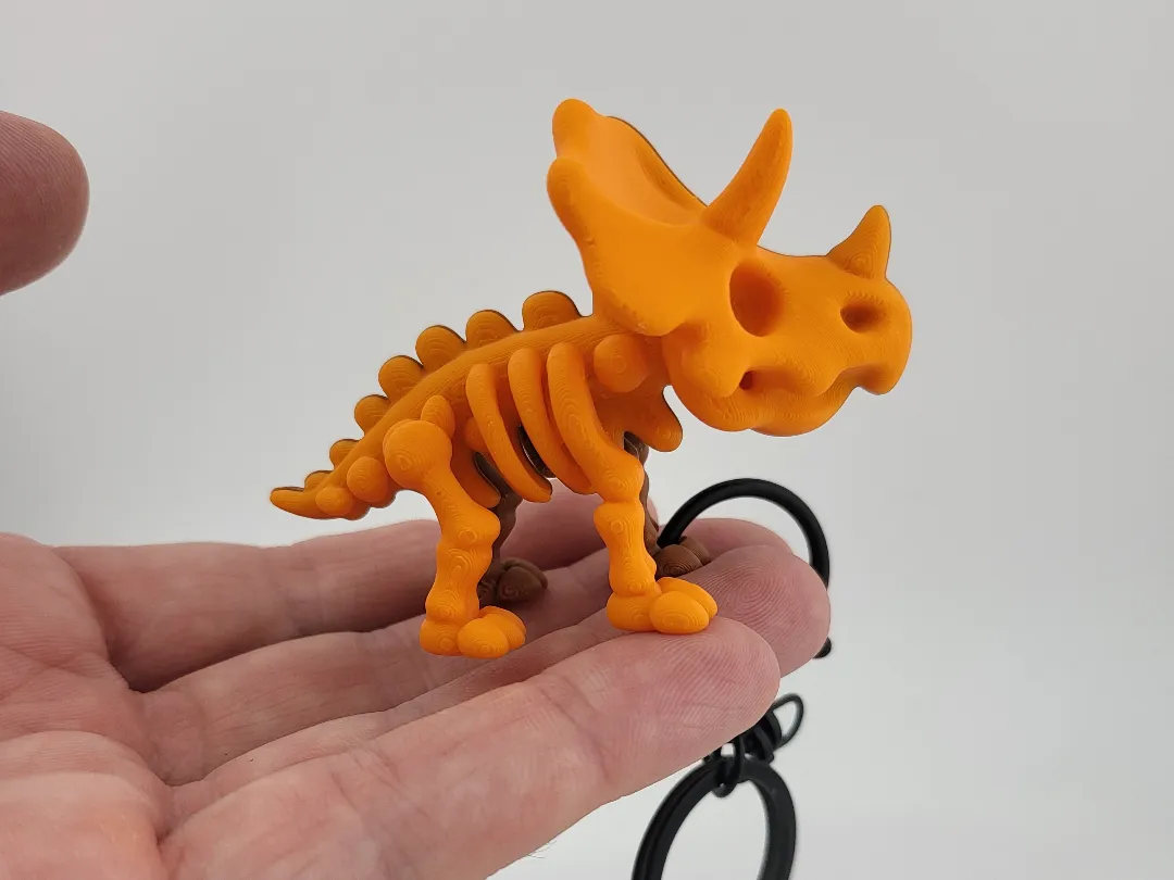 Kawaii Triceratops Keychain Cute Dinosaur key by Mad power MakerWorld: Download Free 3D Models - 3D model önizlemesi