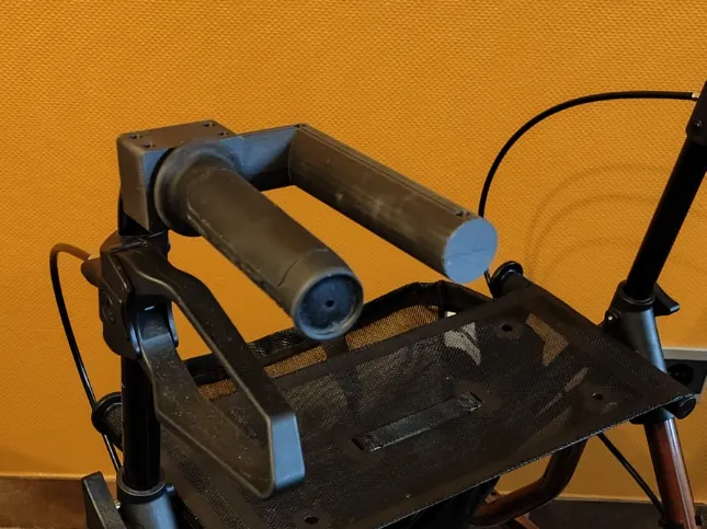 Supportive walker handle - walking frame