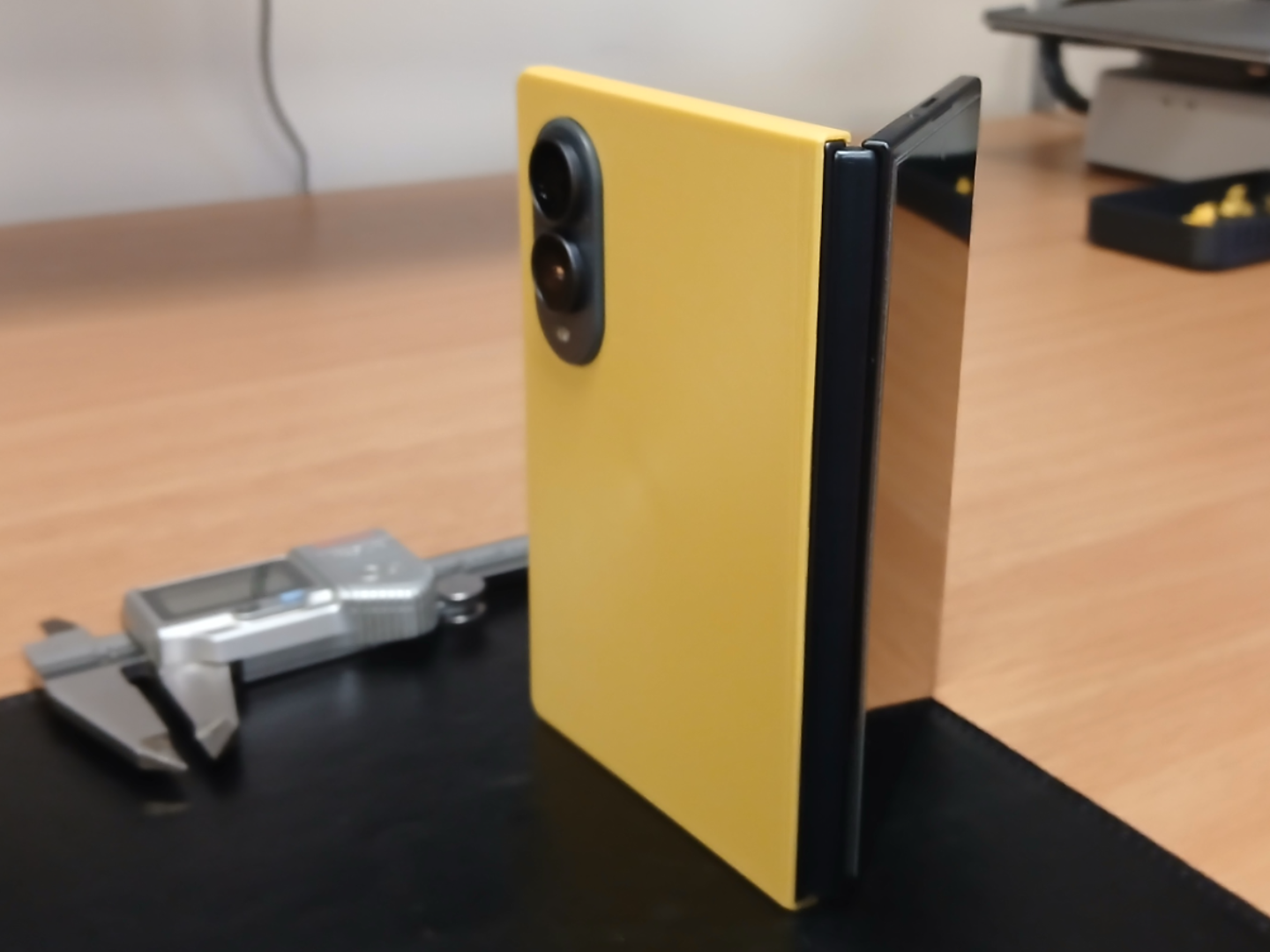 Samsung Galaxy Z Fold 8 Slim Cover - Perfect Fit! - 1